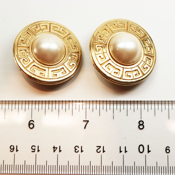 GIVENCHY VINTAGE 1980s Logo Pearl Earrings - Picture 15 of 16